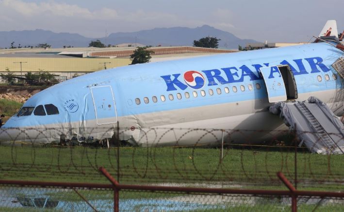 速報大韓航空がフィリピンで着陸失敗 ほぼ墜落画像あり