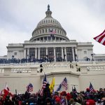 トランプ氏支持者、連邦議会議事堂に侵入　警察が排除に動く