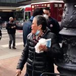 ７５歳アジア系女性、路上で男に殴られ反撃　米サンフランシスコ