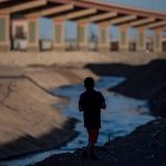 「子どもの命を危険にさらさないで」、移民だます偽情報にＣＭで対抗　米