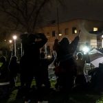 黒人男性射殺で３夜連続の抗議運動、デモ隊と警官隊が衝突　米ミネソタ州