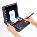 ノートパソコンも折りたたむ、コーロンが世界初「折りたたみフィルム」供給
