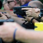 銃とテーザー、どの程度混同しやすい（しにくい）のか