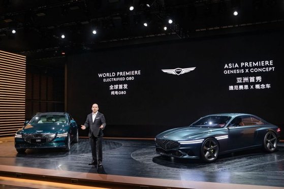 ジェネシス中国法人のマーカス・ヘンネ社長は１９日、「中国でＧ８０電気自動車モデルを世界で初めて公開するのは、中国市場に対するジェネシスブランドの意志」と述べた。　［写真＝ジェネシス　ユーチューブ動画　キャプチャー］