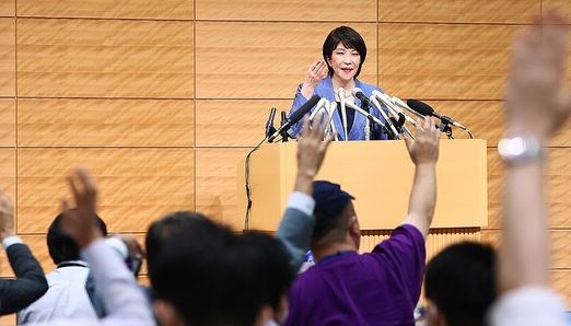 高市前総務相の記者会見で新聞記者が怒号を上げ続けて他記者に制止される凄まじい事件が発生