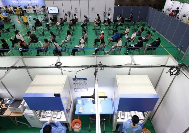 コロナ流行が一旦は収まったはずの韓国で感染者が再増加に転じてしまい106日連続で1000人を突破 コロナ流行が一旦は収まったはずの韓国で感染者が再増加に転じてしまい106日連続で1000人を突破