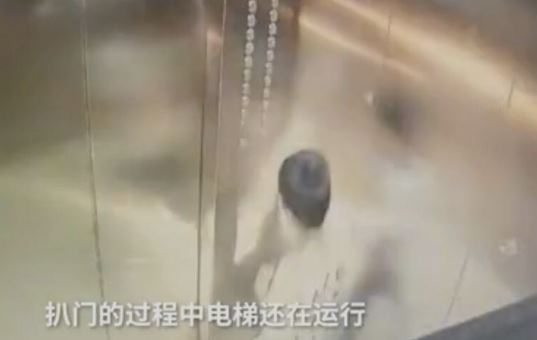 中国で子供がエレベーター操作盤に小用 ⇒ ショートして火を噴くw 中国で子供がエレベーター操作盤に小用 ⇒ ショートして火を噴くw