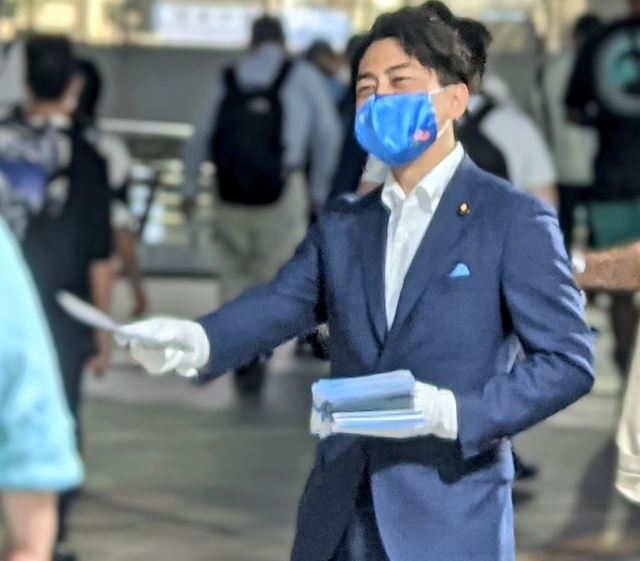 冷や飯組になった小泉進次郎がさすがに危機感を覚えて地元でどぶ板選挙を展開していると判明 冷や飯組になった小泉進次郎がさすがに危機感を覚えて地元でどぶ板選挙を展開していると判明