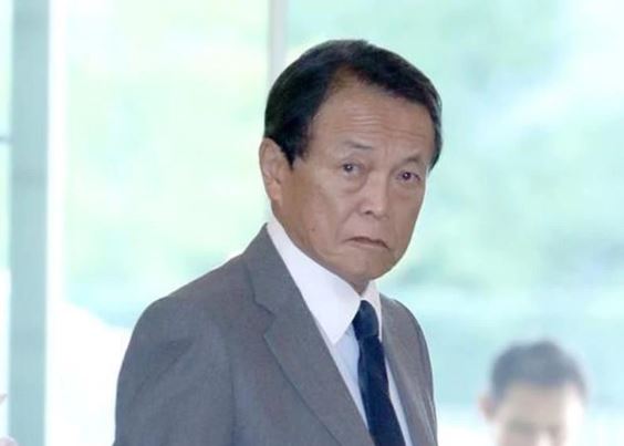 皇位継承策検討、座長に麻生太郎氏 自民党(時事)/麻生氏は2年前「女系天皇はあり得ない」と発言。「旧宮家の皇籍に復帰」にも言及している 皇位継承策検討、座長に麻生太郎氏 自民党(時事)/麻生氏は2年前「女系天皇はあり得ない」と発言。「旧宮家の皇籍に復帰」にも言及している