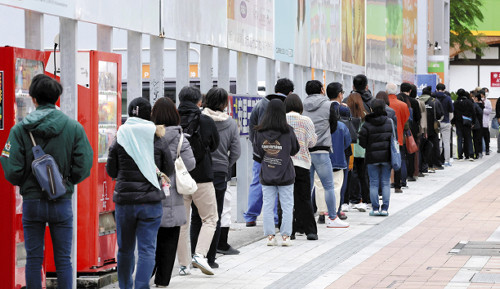 沖縄での社会活動「綱渡り状態」…行政のＰＣＲは１週間待ち、民間検査場は連日長蛇の列