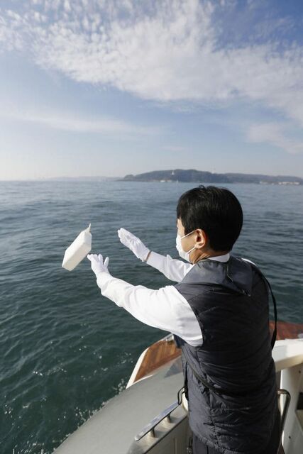 海洋散骨、葬祭会社の「お見送り」に同行した 急拡大の背景に墓じまいも 海洋散骨、葬祭会社の「お見送り」に同行した 急拡大の背景に墓じまいも