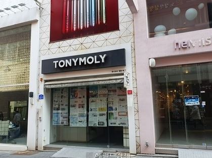 韓国「助けて!観光客が消えて繁華街が閉店の嵐!空室率50%!」 あっそ 韓国「助けて!観光客が消えて繁華街が閉店の嵐!空室率50%!」 あっそ