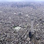 東京、1万4445人感染　病床使用、宣言検討基準に