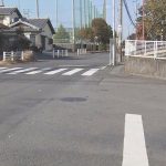 自転車側に“一時停止”の標識…自転車に乗った20歳男性が交差点で乗用車にはねられる 意識不明の重体