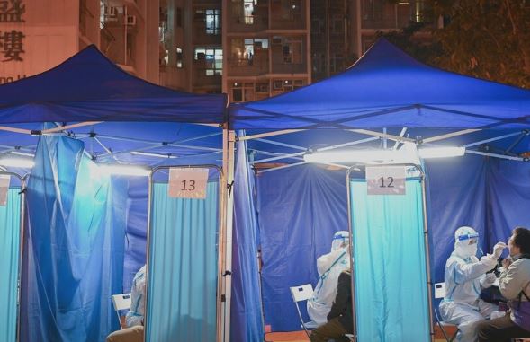 【速報】香港感染爆発で医療崩壊　経済も崩壊￼