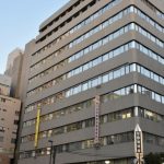 「激しくキス」　オーディション装い強制わいせつ容疑　52歳逮捕