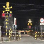 踏切内に石が砕けた痕…急行電車が走行中に異音し一時停止 何者かが線路上に“置き石”か 12月と1月にも