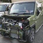 朝出勤で駐車場向かったら…“変わり果てた愛車” バンパー等外されフロント剥き出し「最初見た時固まった」