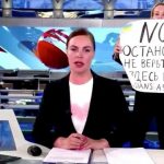 ロシア国営テレビ生放送で反戦訴えた女性に３万3000円罰金刑、15日に裁判所へ出廷　英報道