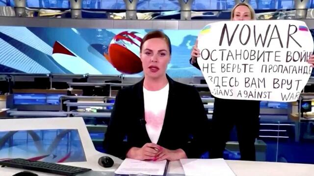 ロシア国営テレビ生放送で反戦訴えた女性に３万3000円罰金刑、15日に裁判所へ出廷　英報道