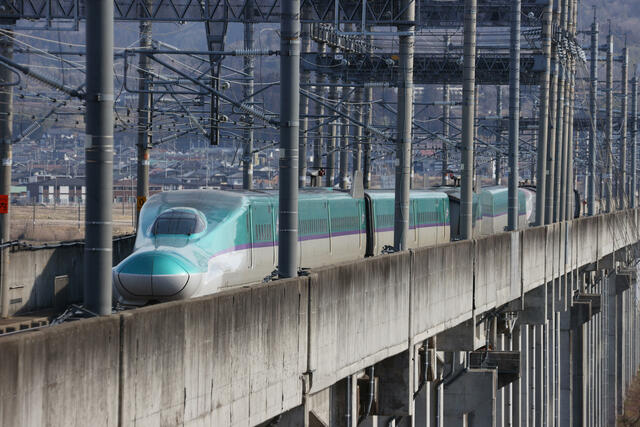 地震で脱線し、未だに動かない新幹線。JR東日本の謝罪後に集まったリプは意外な声だった。
