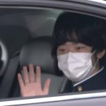 【速報】車の窓を開けて 手を振り皇居へ　制服姿の悠仁さま 両陛下に中学卒業を報告へ　午後には上皇ご夫妻にも