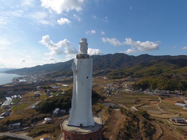 老朽化で解体も……全国に存在する巨大観音像　建立の理由と管理の難しさ