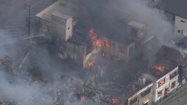 JR東海道本線の線路に隣接する住宅密集地で火事 住宅や空き家等10棟以上焼ける 家にいた人は全員避難