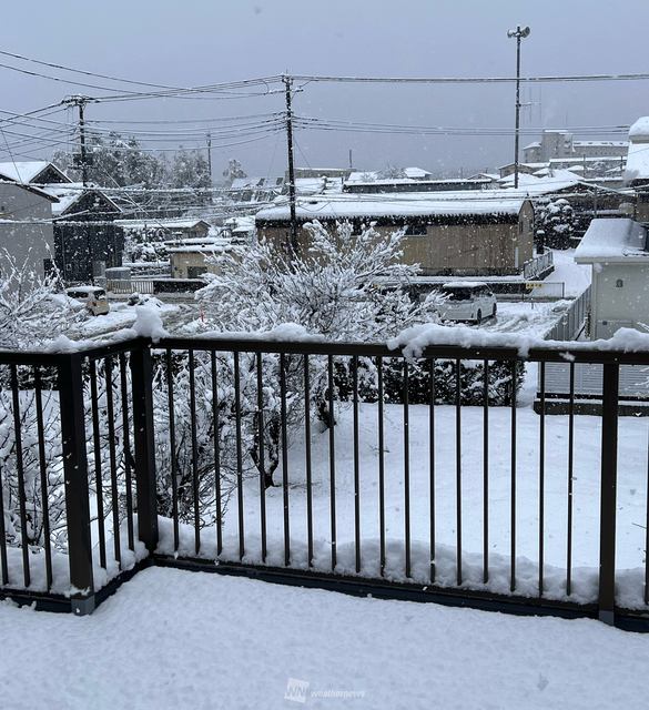 山梨・富士五湖周辺で雪　午前を中心に積雪増加に注意