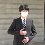 笑顔で「これスーツなんです」悠仁さま 筑波大附属高に入学　父・秋篠宮さま似のシルエット