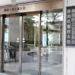 成人男性に首をつらせ殺害の疑い、６４歳男を逮捕