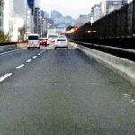 高架の国道脇に５０ｃｍの隙間、スクーターの男性が９ｍ下に落下し死亡…昨年も死亡事故