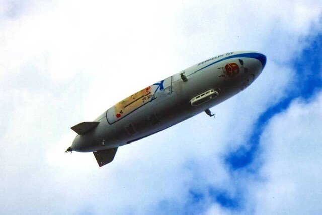 空飛ぶ広告「飛行船」 昭和時代全盛も、最近すっかり見かけなくなったワケ