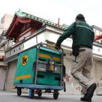 車いす利用者に駆け寄って...ヤマト配達員の行動に「65万いいね」　介助動画に称賛、本部も「安全確保は重要な責務」