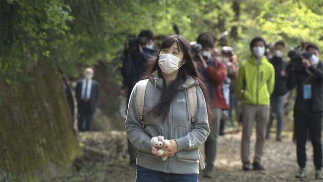 【速報】「娘ではないと信じている」行方不明女児の母親が現場訪問　山梨・道志村で“人の骨”発見