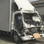 PAが満車で休憩中…高速道路の路肩にいた大型トラックに中型トラックが突っ込む 追突した車の運転手が死亡