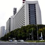 兄と留守番していた小学女児、マンション４階から転落…負傷して病院搬送