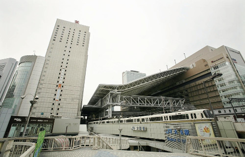 ツイッターに電車の爆破予告、大阪駅で乗客ら一時退避…旅行会社貸し切りで運行
