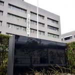 市職員に自らの腹部ぶつけ、ネームプレート引きちぎる…男「私は犯罪者でない」