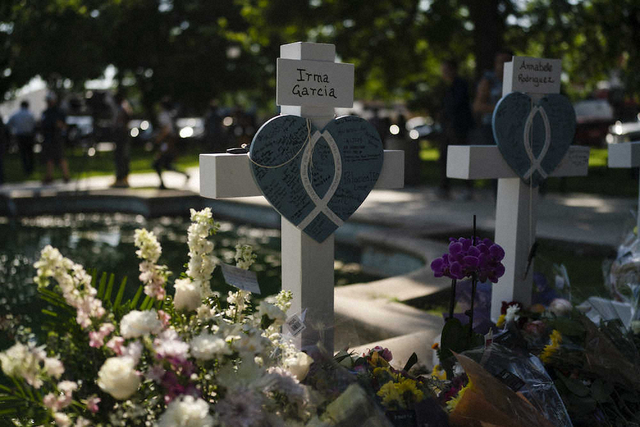 テキサス乱射事件で死亡した女性教員の夫が死去　葬儀のあと自宅で心臓発作　二重の悲劇