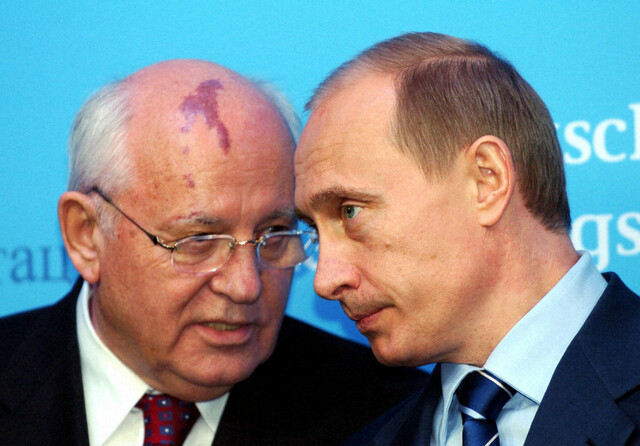 ゴルバチョフ氏とプーチン氏の「冷たい関係」　互いに批判繰り返し