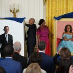 バイデン氏、オバマ夫妻の肖像画披露 トランプ氏が破った伝統再開