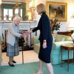 「エリザベス女王の健康状態に懸念」英バッキンガム宮殿が発表。チャールズ皇太子らも女王の元へ移動
