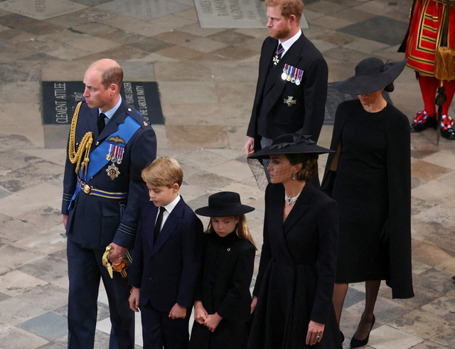 英皇太子・王子夫妻、女王国葬で和解の兆しなし