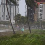 台風16号、ベトナム中部に上陸 数十万人が避難