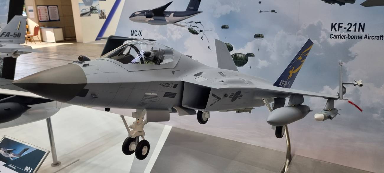 DX KOREA2022、韓国航空宇宙産業がMC-XとKF-21Nの縮小モデルを公開
