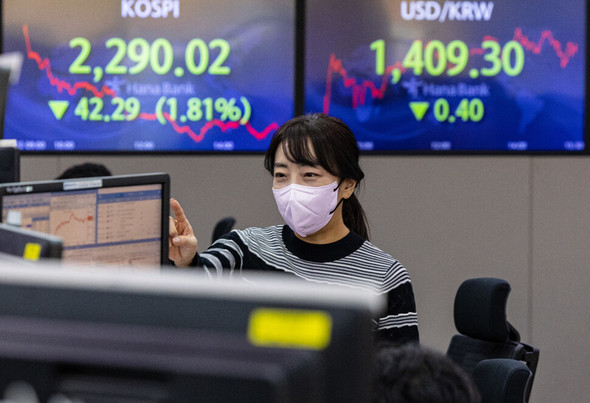 【韓国崩壊】KOSPI大暴落ｗ　ここ1年の最安値を割り込むｗ￼