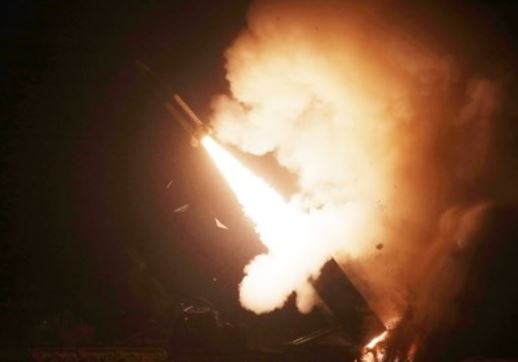 米韓が北朝鮮対抗で日本海へミサイル4発/ネット「日本はいつまで遺憾、厳重抗議やってるんだ」「日本に打たれても手出しできない。9条改正!」 米韓が北朝鮮対抗で日本海へミサイル4発/ネット「日本はいつまで遺憾、厳重抗議やってるんだ」「日本に打たれても手出しできない。9条改正!」