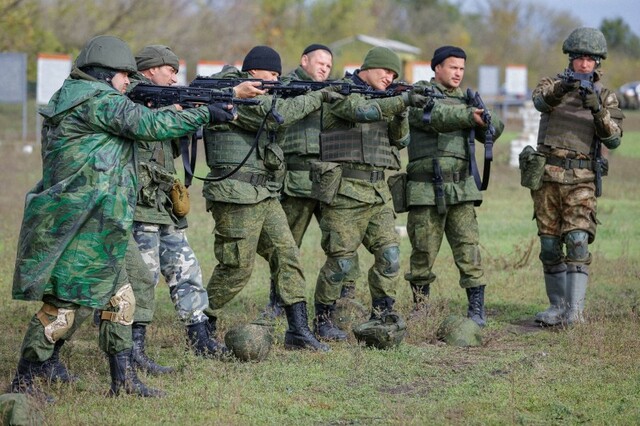 苦戦続くロシア軍　強硬姿勢の私兵部隊と正規軍の対立鮮明に