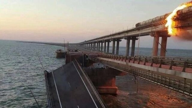 クリミア大橋、爆発後に一部通行再開とロシア当局　